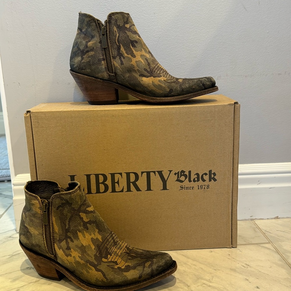 Liberty Black 8 Camo cowboy dbl zip boot